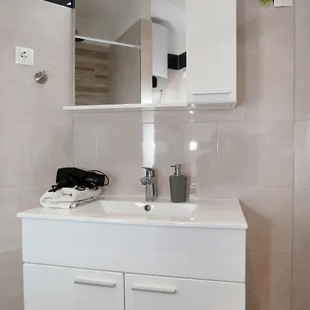 Apartment Dijana *